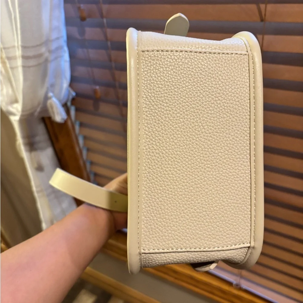Antik Kraft Tan Crossbody Bag with Gold Detail - Picture 6 of 6